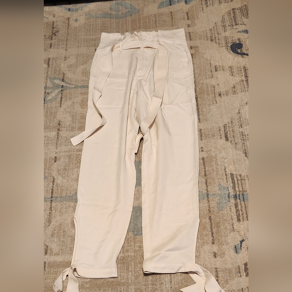 Reformation Avalon Pants. Cream. Size 2. Great Conditioned.